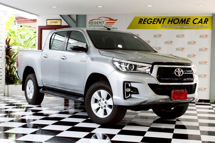 รถ Toyota Hilux Revo 2.4 E Plus 4WD สี เงิน