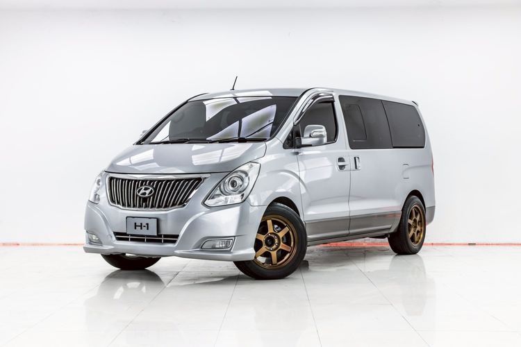 รถ Hyundai H-1  2.5 Deluxe สี เทา