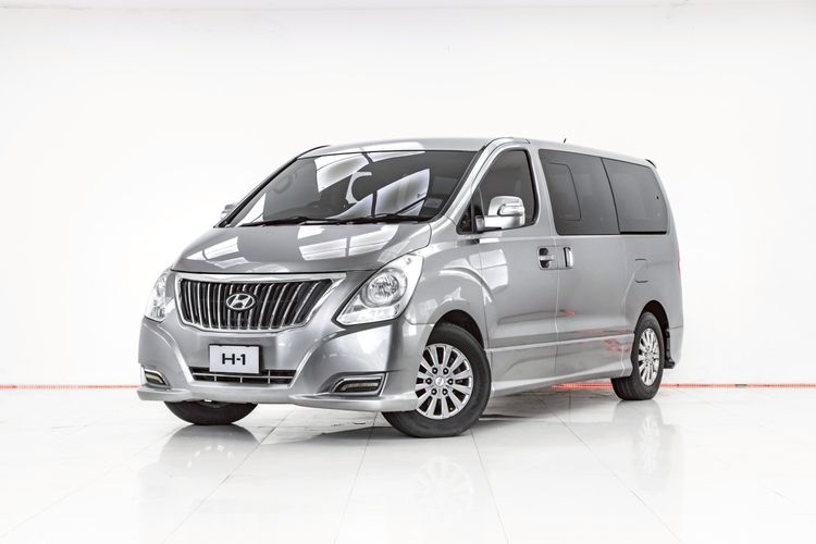Hyundai H-1  2017 2.5 Elite Utility-car ดีเซล ไม่ติดแก๊ส เกียร์อัตโนมัติ เทา