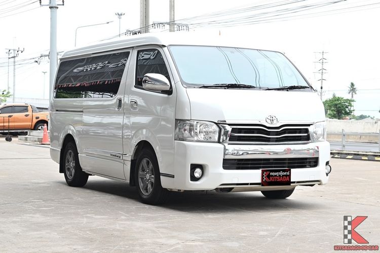 รถ Toyota Ventury 3.0 G สี ขาว