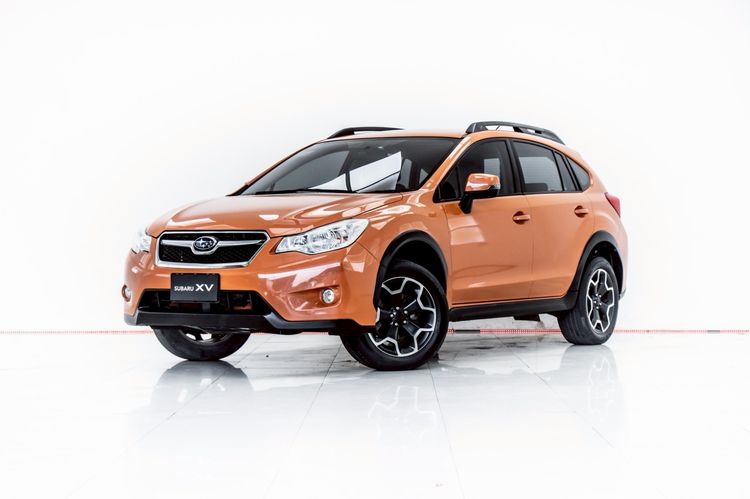 รถ Subaru XV 2.0 4WD สี ส้ม