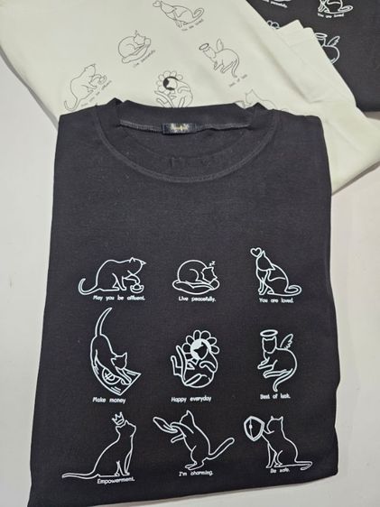เสื้อยืด "แมวเตลู"สีดำ คอลเลคชั่น แมวมงคล ออกแบบลายพิเศษ ผ้านิ่ม ใส่สบาย รูปที่ 4