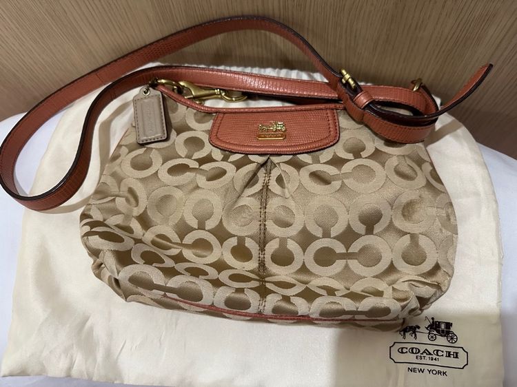 กระเป๋าสะพาย coach 