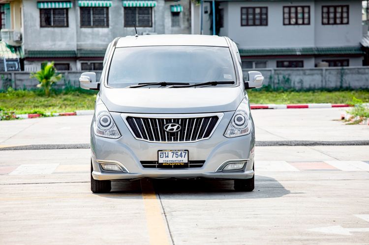 Hyundai H-1  2011 2.5 Deluxe Utility-car ดีเซล เกียร์อัตโนมัติ เทา รูปที่ 2