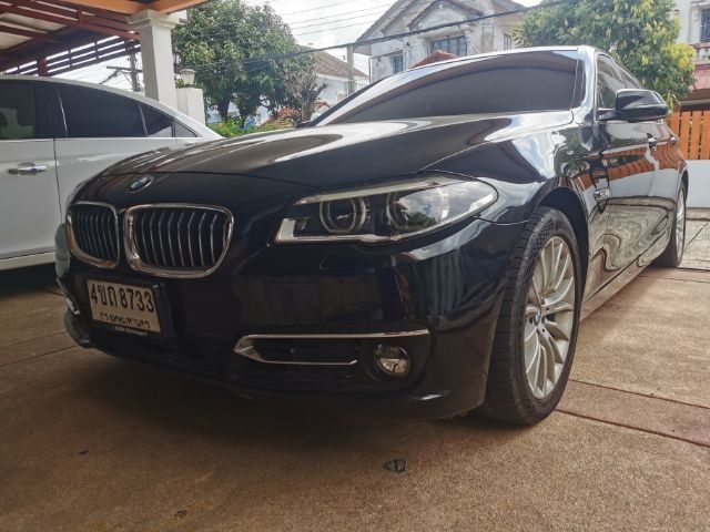 รถ BMW Series 5 528i สี ดำ