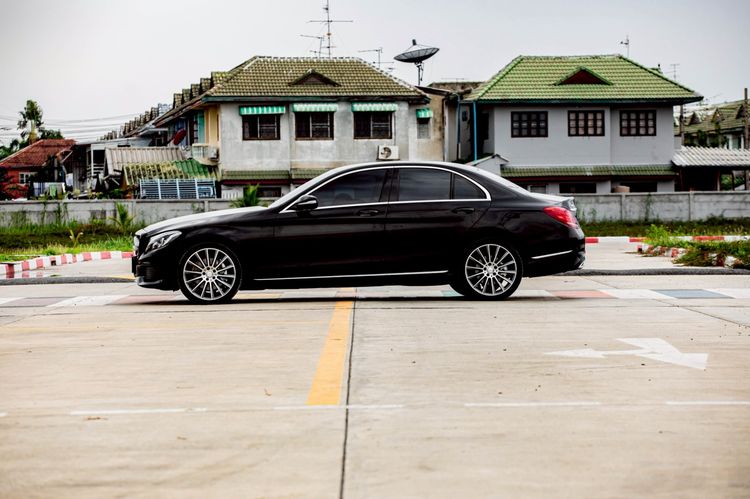 Mercedes-Benz C-Class 2016 C300 Sedan Hybrid (Diesel) เกียร์อัตโนมัติ ดำ รูปที่ 4