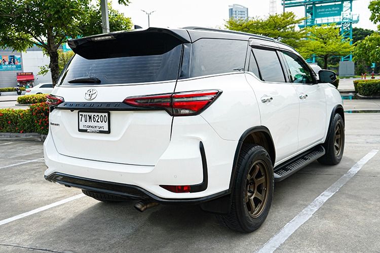 Toyota Fortuner 2021 2.4 Legender Utility-car ดีเซล ไม่ติดแก๊ส เกียร์อัตโนมัติ ขาว รูปที่ 4