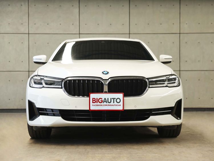 BMW Series 5 2022 530e Sedan ปลั๊กอินไฮบริด (PHEV) ไม่ติดแก๊ส เกียร์อัตโนมัติ ขาว รูปที่ 4