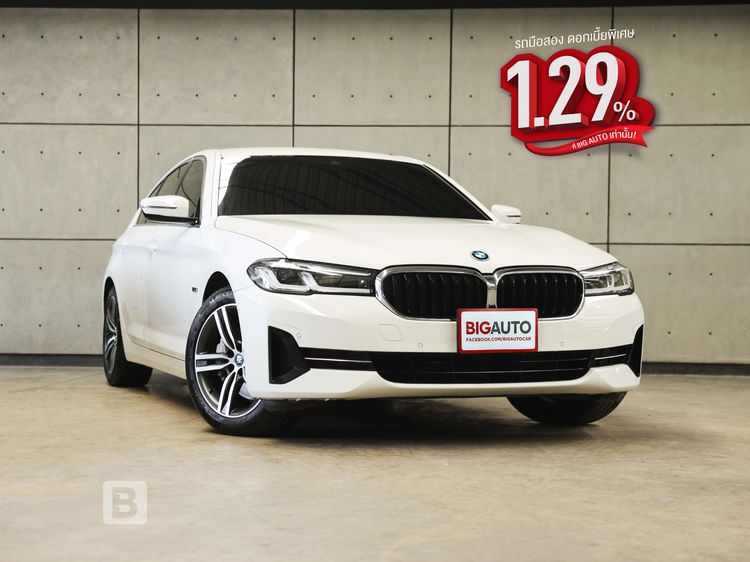BMW Series 5 2022 530e Sedan ปลั๊กอินไฮบริด (PHEV) ไม่ติดแก๊ส เกียร์อัตโนมัติ ขาว