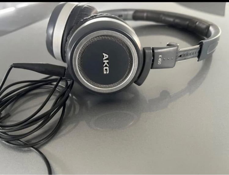 AKG  หูฟัง