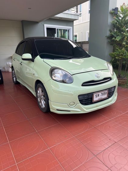 รถ Nissan March 1.2 EL Limited Edition สี เขียว