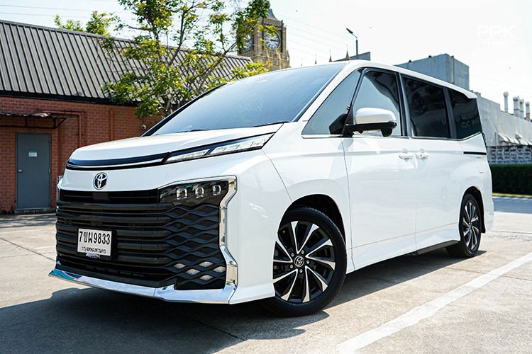 Toyota Voxy 2022 2.0 ZS Van เบนซิน ไม่ติดแก๊ส เกียร์อัตโนมัติ ขาว