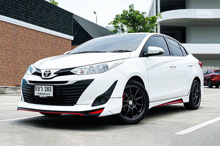 รถ Toyota Yaris ATIV 1.2 E สี ขาว