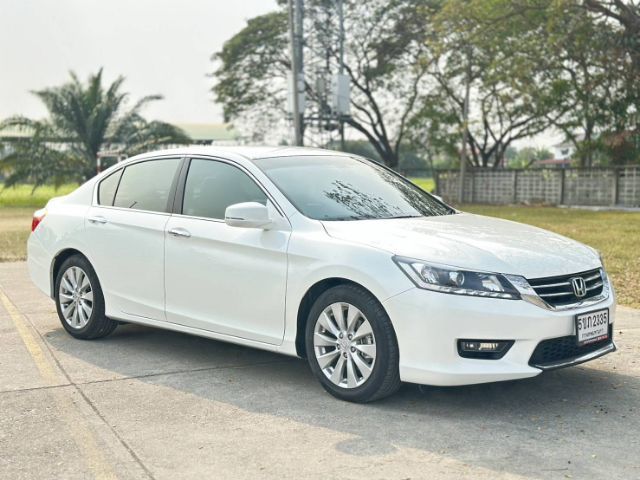 รถ Honda Accord 2.0 EL สี ขาว