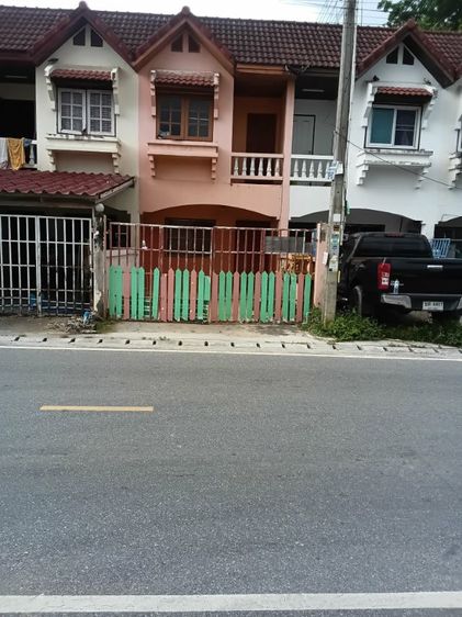 ใช่ ทาวเฮ้าส์ รูปที่ 3