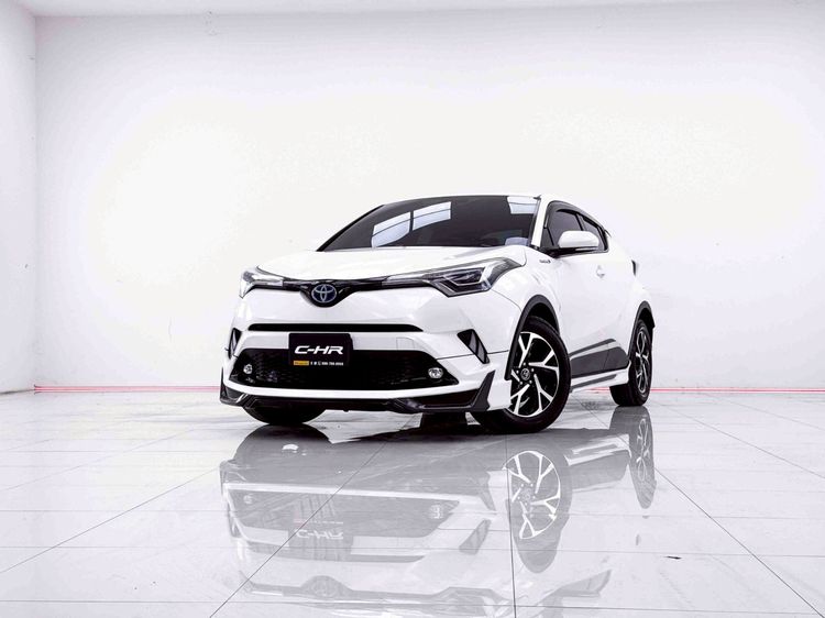รถ Toyota C-HR 1.8 Hybrid Hi สี ขาว