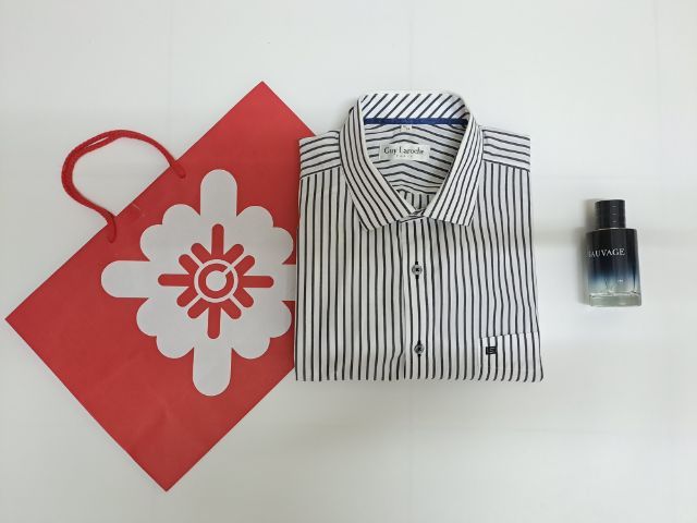 อื่นๆ XL อื่นๆ เสื้อเชิ้ตแขนยาวสีขาวลายริ้วทางดำ แบรนด์ Guy Laroche‼️