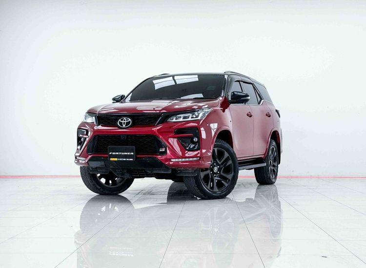 รถ Toyota Fortuner 2.8 GR Sport Black Top 4WD สี แดง