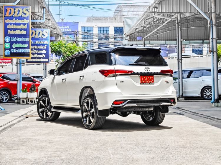 Toyota Fortuner 2019 2.8 V TRD Sportivo Utility-car เบนซิน เกียร์อัตโนมัติ ขาว รูปที่ 3