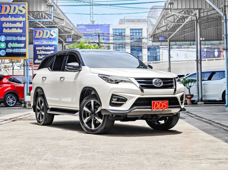 Toyota Fortuner 2019 2.8 V TRD Sportivo Utility-car เบนซิน เกียร์อัตโนมัติ ขาว รูปที่ 4