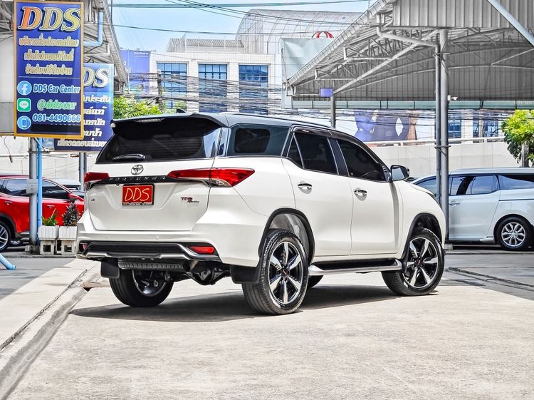 Toyota Fortuner 2019 2.8 V TRD Sportivo Utility-car เบนซิน เกียร์อัตโนมัติ ขาว รูปที่ 2