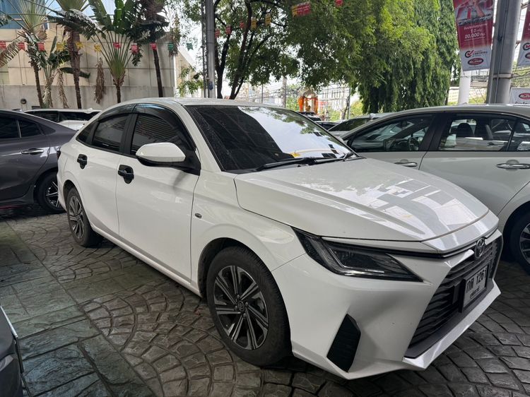 รถ Toyota Yaris ATIV 1.2 Sport สี ขาว