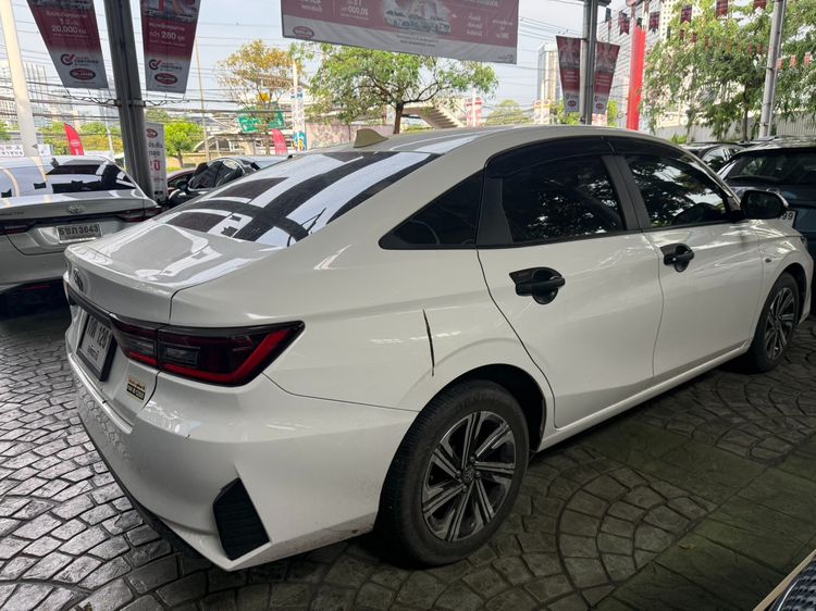 Toyota Yaris ATIV 2023 1.2 Sport Sedan เบนซิน ไม่ติดแก๊ส เกียร์อัตโนมัติ ขาว รูปที่ 4