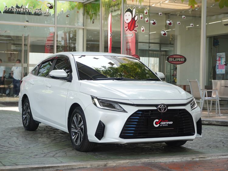 รถ Toyota Yaris ATIV 1.2 Premium สี ขาว