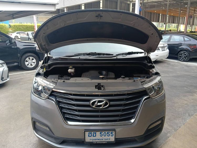 Hyundai H-1  2018 2.5 Maesto Touring Van เบนซิน ไม่ติดแก๊ส เกียร์อัตโนมัติ เทา รูปที่ 4