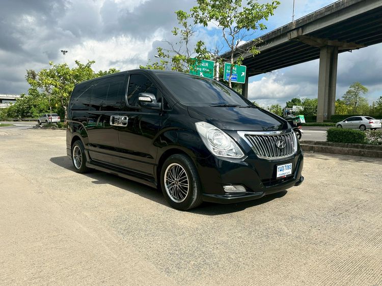 Hyundai H-1  2010 2.5 Deluxe Van ดีเซล ไม่ติดแก๊ส เกียร์อัตโนมัติ ดำ