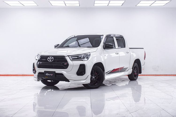 รถ Toyota Hilux Revo Double Cab 2.8 GR Sport สี ขาว