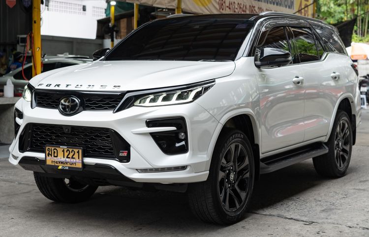 Toyota Fortuner 2023 2.8 GR Sport Black Top 4WD Utility-car ดีเซล ไม่ติดแก๊ส เกียร์อัตโนมัติ ขาว รูปที่ 2