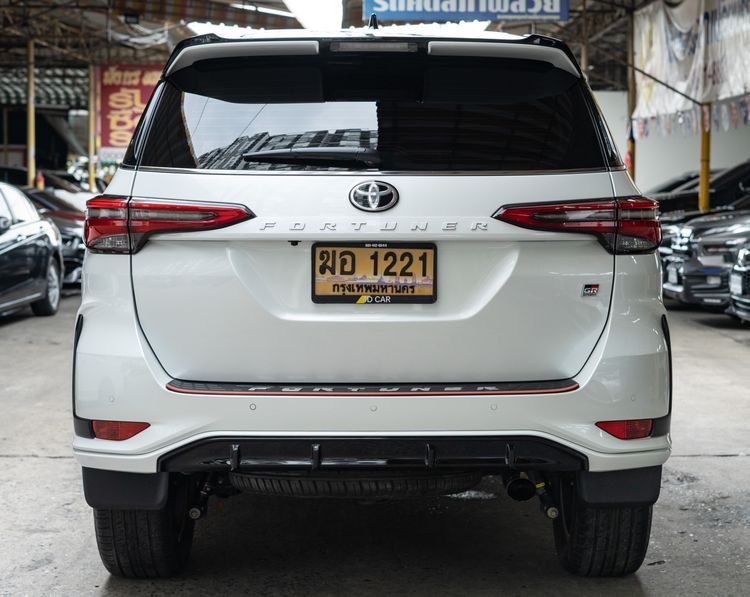 Toyota Fortuner 2023 2.8 GR Sport Black Top 4WD Utility-car ดีเซล ไม่ติดแก๊ส เกียร์อัตโนมัติ ขาว รูปที่ 4