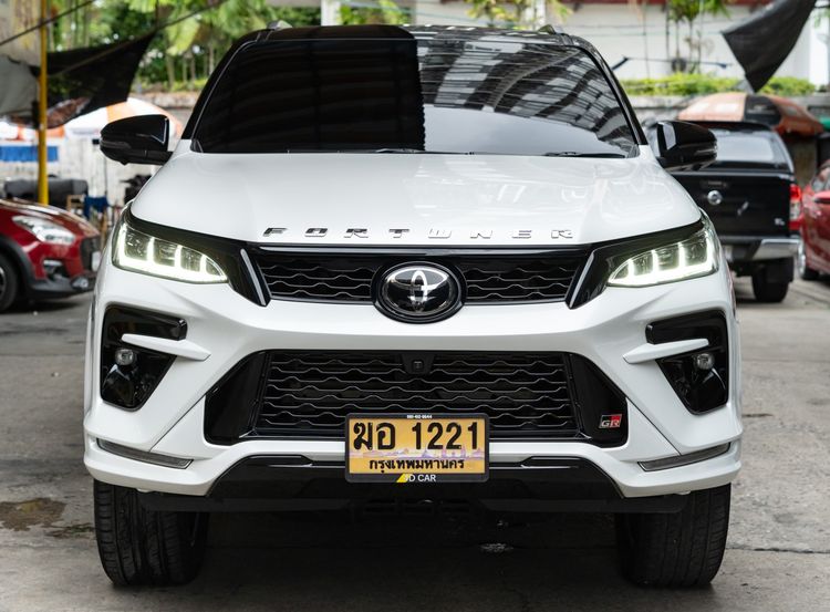 Toyota Fortuner 2023 2.8 GR Sport Black Top 4WD Utility-car ดีเซล ไม่ติดแก๊ส เกียร์อัตโนมัติ ขาว
