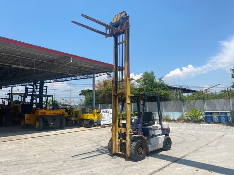 รถฟอร์คลิฟท์ KOMATSU  รุ่น FD25-11 ยก 2.5 ตัน ยกสูง 4 เมตร งาหมุน   รูปที่ 2