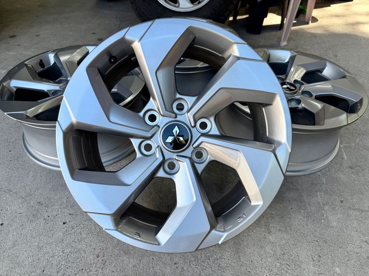 17" ล้อแม็ก MITSUBISHI PAJARO ขอบ 18” ถอดป้ายแดง