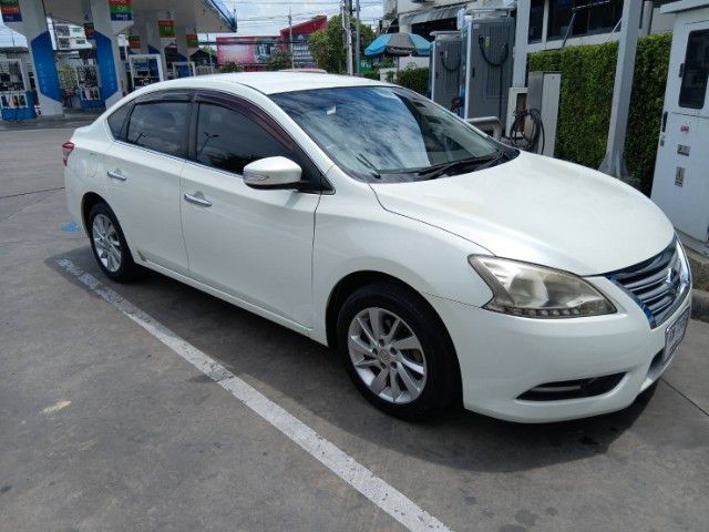 รถ Nissan Sylphy 1.6 E สี ขาว