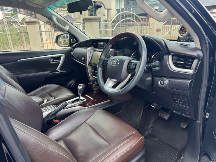 Toyota Fortuner 2018 2.4 V 4WD ดีเซล ไม่ติดแก๊ส เกียร์อัตโนมัติ ดำ รูปที่ 4