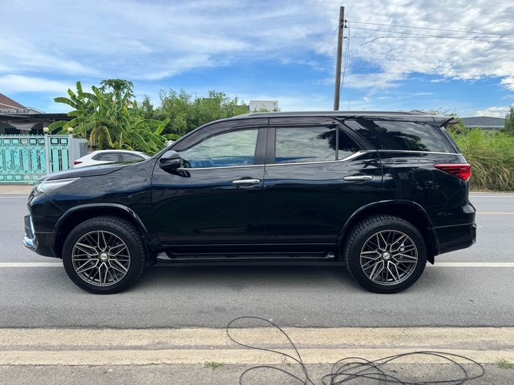 Toyota Fortuner 2018 2.4 V 4WD ดีเซล ไม่ติดแก๊ส เกียร์อัตโนมัติ ดำ รูปที่ 2