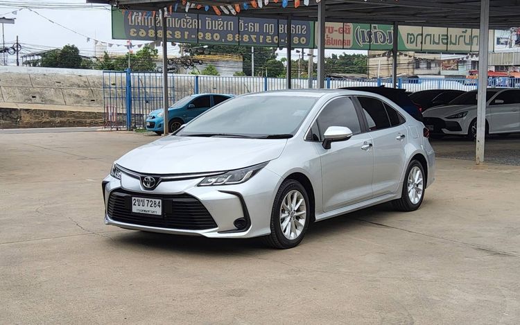 รถ Toyota Altis 1.6 G สี บรอนซ์เงิน