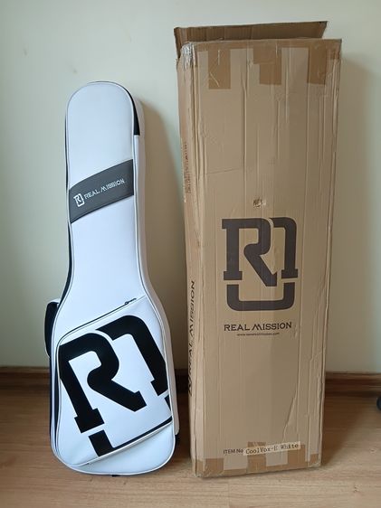 กระเป๋ากีต้าร์กันน้ำReal Mission CoolVox สีขาว