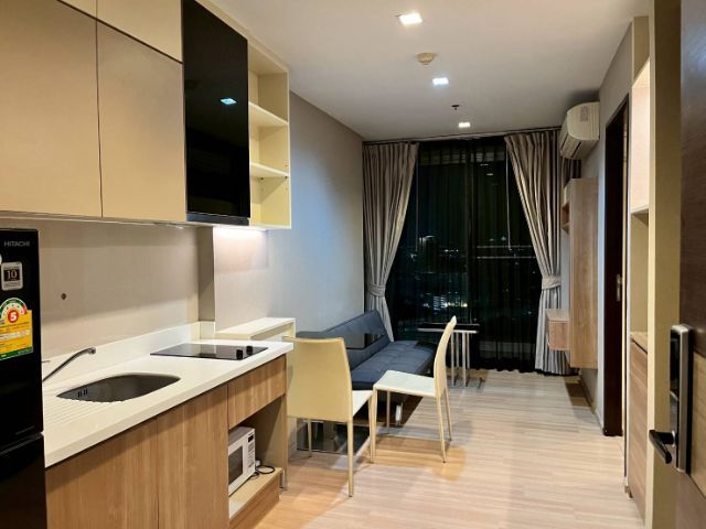 rhythm sathorn ให้เช่า 1 ห้องนอน 35 sqm.ตึก N ชั้น 26 พร้อมเฟอร์ฯ เครื่องใช้ไฟฟ้า มีที่จอดรถ ส่วนกลางสระว่ายน้ำ rooftop , fitness ใกล้ bts 