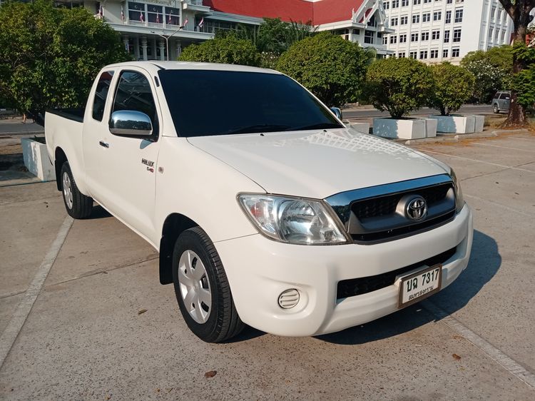 รถ Toyota Hilux Vigo 2.5 J สี ขาว