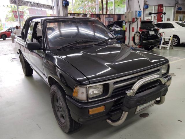 Toyota Hilux Mighty-X 1993 2.4 Pickup ดีเซล ไม่ติดแก๊ส เกียร์ธรรมดา เทา รูปที่ 2