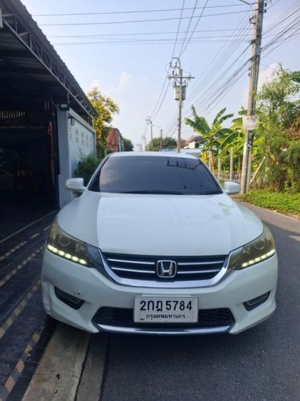 รถ Honda Accord 2.0 EL NAVI สี ขาว
