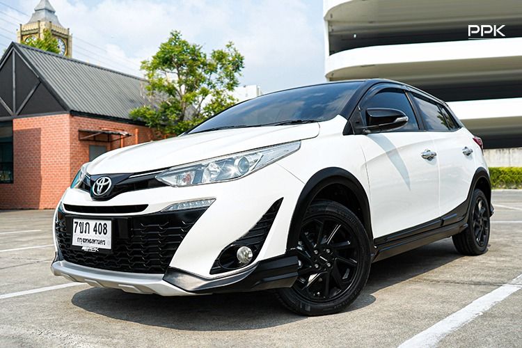 รถ Toyota Yaris 1.2 High Cross สี ขาว