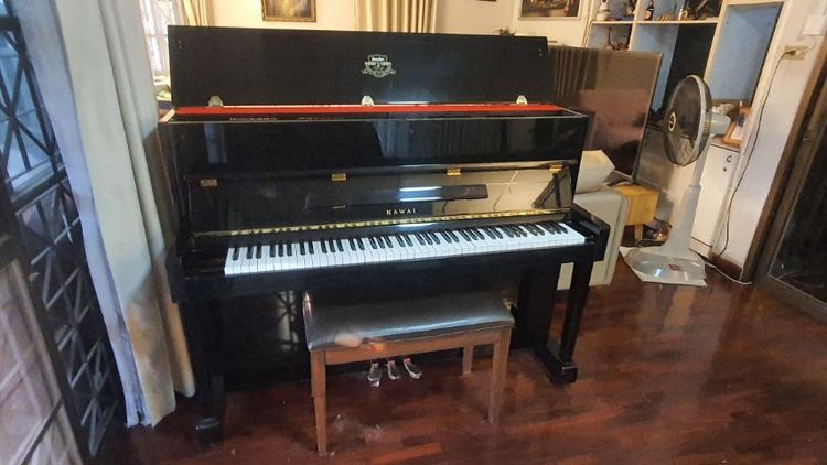 เปียโน Kawai สีดำ รุ่น CX 5HM PEP เลขเครื่อง 2260830 เป็นเปียโนที่ผลิตในปี 1996 เป็นยุคที่ขึ้นชื่อเรื่องคุณภาพเรื่องเสียง ความทนทาน คุ้มค่า รูปที่ 9
