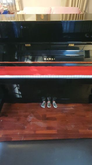 เปียโน Kawai สีดำ รุ่น CX 5HM PEP เลขเครื่อง 2260830 เป็นเปียโนที่ผลิตในปี 1996 เป็นยุคที่ขึ้นชื่อเรื่องคุณภาพเรื่องเสียง ความทนทาน คุ้มค่า รูปที่ 2