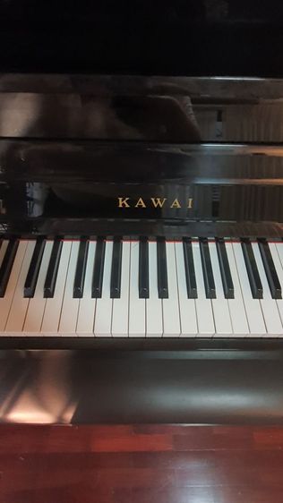 เปียโน Kawai สีดำ รุ่น CX 5HM PEP เลขเครื่อง 2260830 เป็นเปียโนที่ผลิตในปี 1996 เป็นยุคที่ขึ้นชื่อเรื่องคุณภาพเรื่องเสียง ความทนทาน คุ้มค่า รูปที่ 15