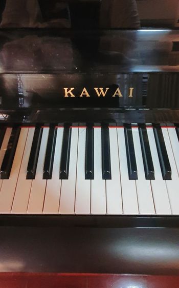 เปียโน Kawai สีดำ รุ่น CX 5HM PEP เลขเครื่อง 2260830 เป็นเปียโนที่ผลิตในปี 1996 เป็นยุคที่ขึ้นชื่อเรื่องคุณภาพเรื่องเสียง ความทนทาน คุ้มค่า รูปที่ 10